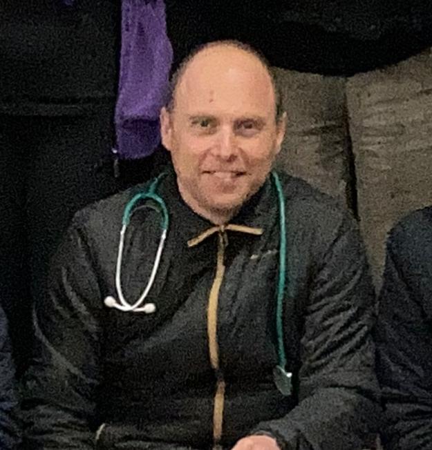 aardeneigenaar leert en werkt samen met zijn paard via Horse Academy